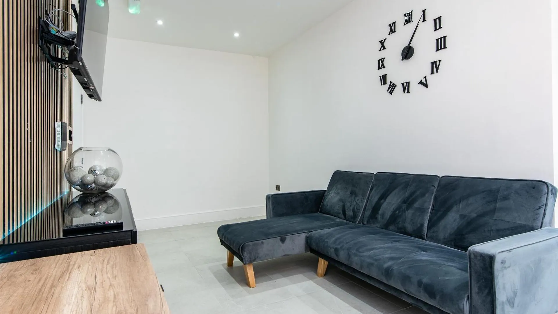 1 Bed Flat - In The Heart Of Bradford City Centre 0*, Bradford (West Yorkshire)
